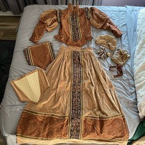 Custom made women’s Renaissance dress / costume / Halloween